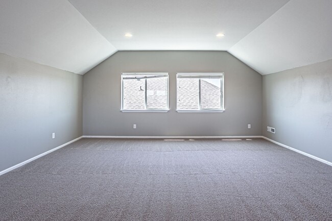 Building Photo - Beautiful 4 bedroom, 2.5 bath home in Rain...