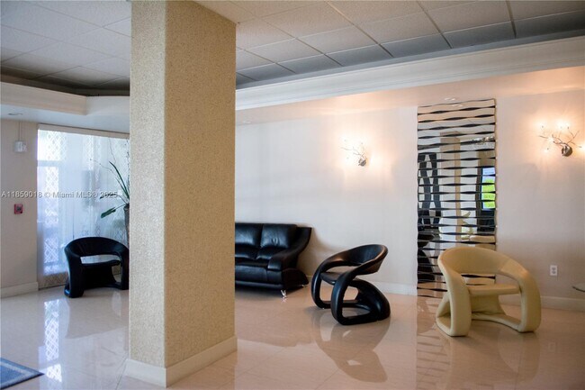 Building Photo - 1833 S Ocean Dr