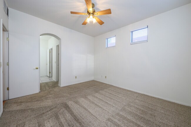 Building Photo - 2927 N Cardell Cir