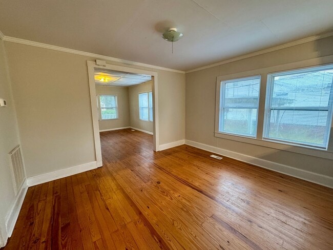 Building Photo - Move in Ready!