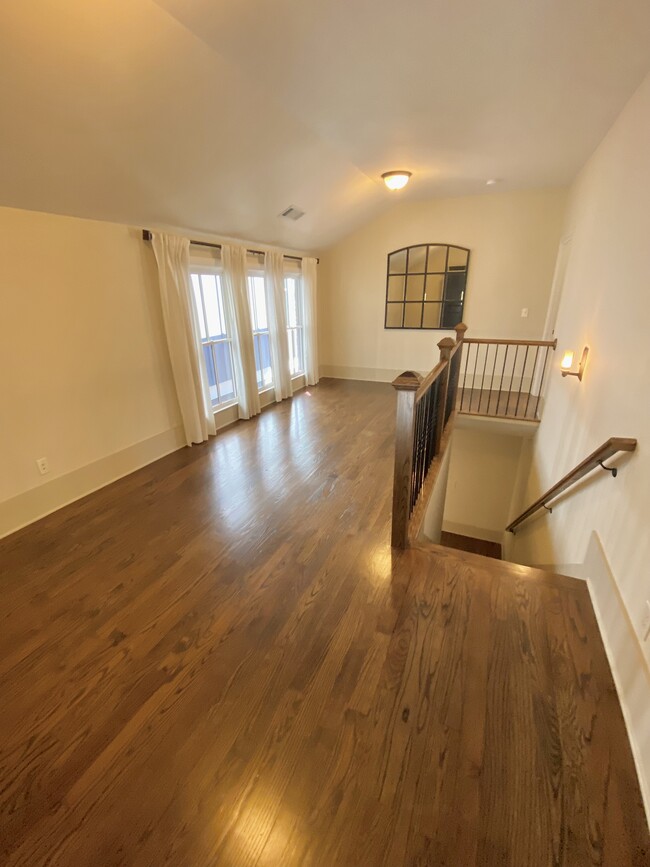 Building Photo - 975 N Ormewood Park Dr SE