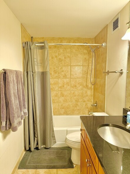 Building Photo - 2479 Peachtree Rd NE