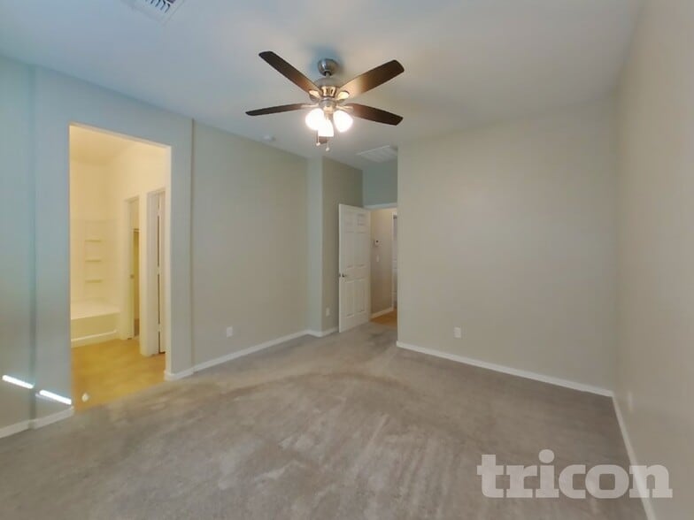 Building Photo - 723 W Dana Dr