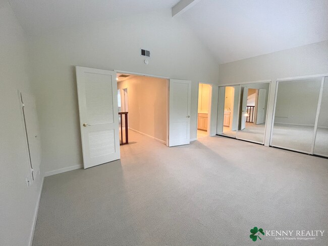 Building Photo - Large 3 Bedroom, 2.5 Bathroom, Great Neigh...