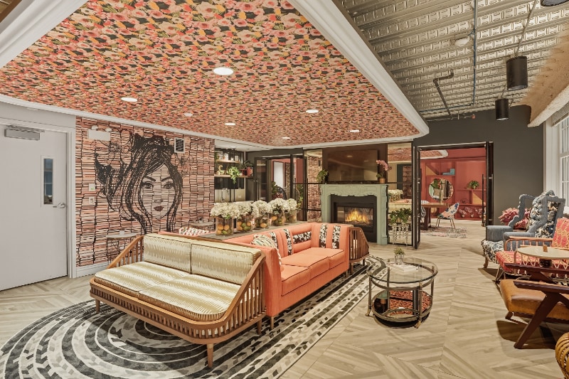 Building Photo - 19 E Lake St