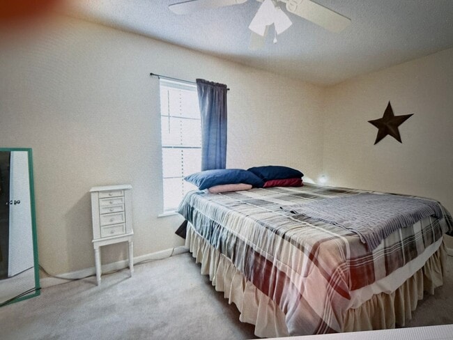 Building Photo - Country style living on the hill but withi...