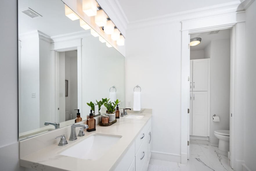 Building Photo - 218 Tarrow St