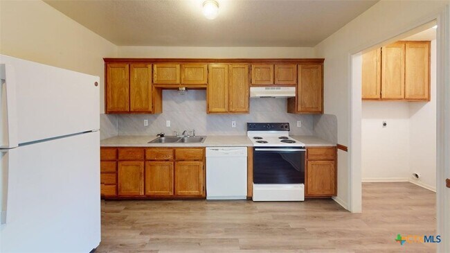 Building Photo - 204 W Truman Ave