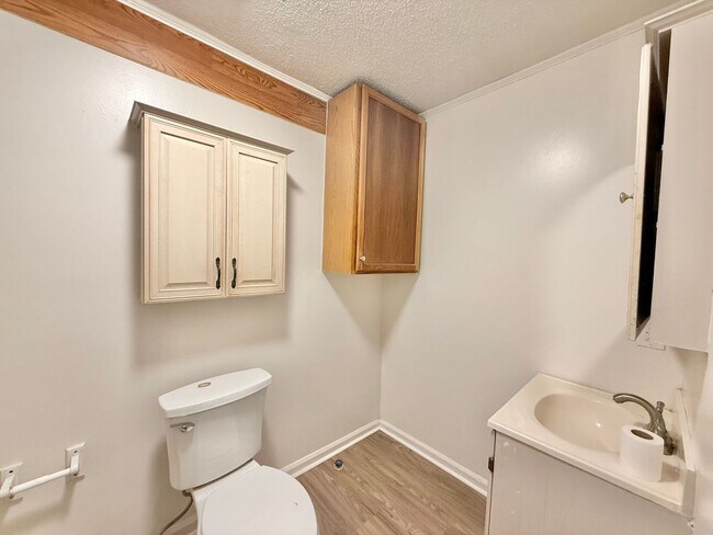 Building Photo - **OFFERING WAIVED APPLICATION FEES & $100 MOVE IN PROMOTION** Charming 3BD, 1BA Garner Condo Near...