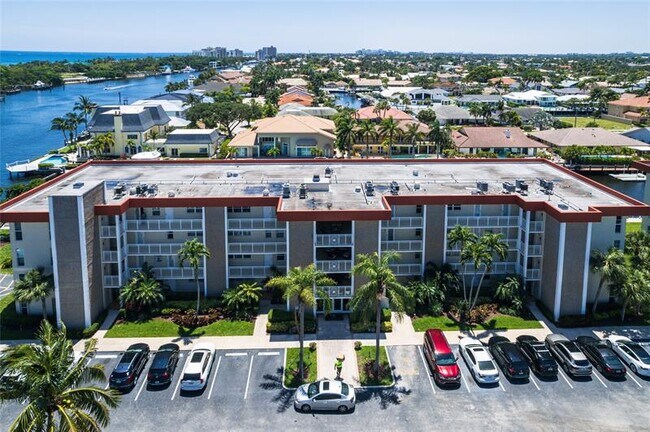 Building Photo - 3000 NE 48th Ct