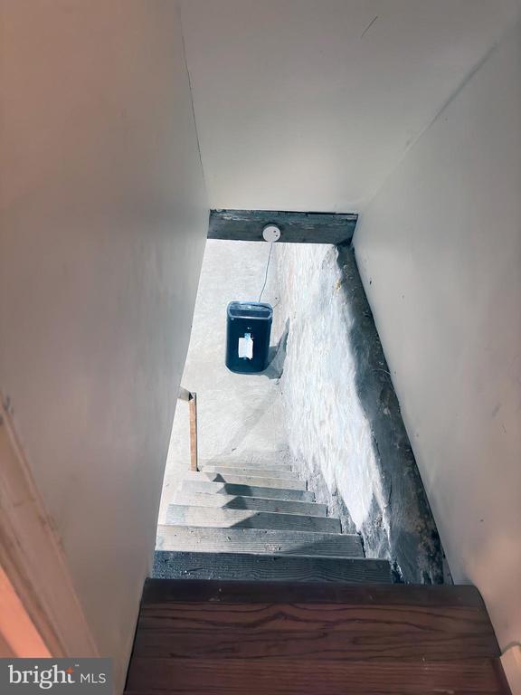 Building Photo - 1525 Montrose St