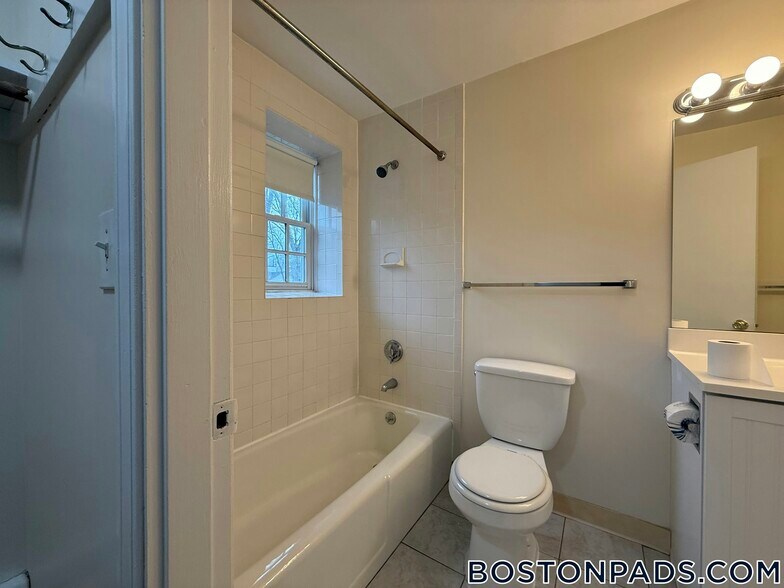 Building Photo - 32 Worthen Rd