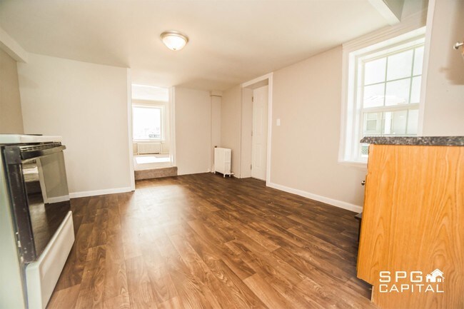 Building Photo - 33 N Penn St