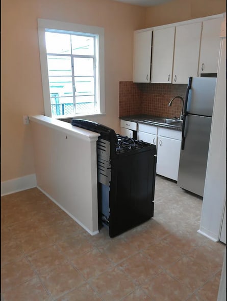 Eat-in Kitchen - 2508 Decatur St