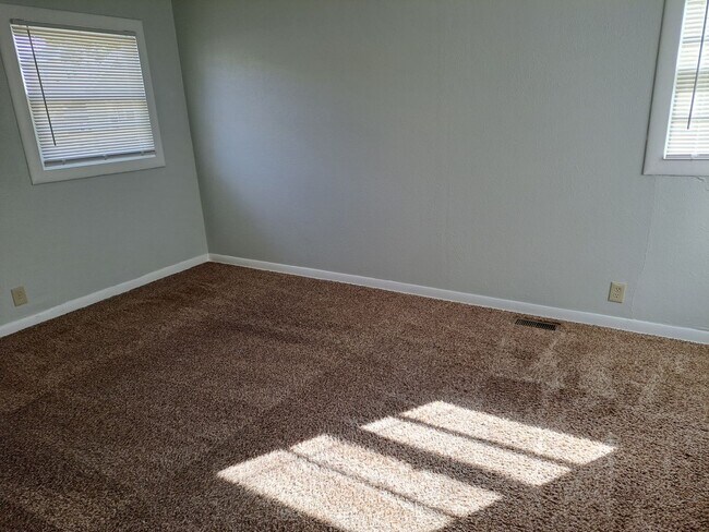 Building Photo - Laurel 3 bedroom home