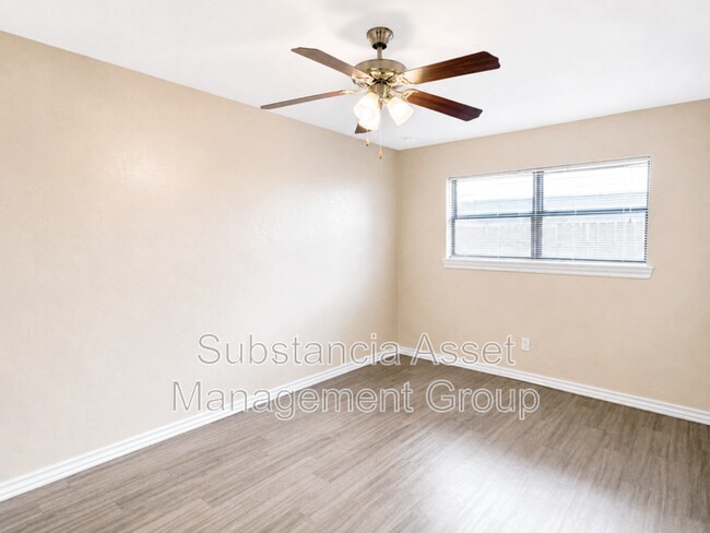 Building Photo - 1430 NW 25th St