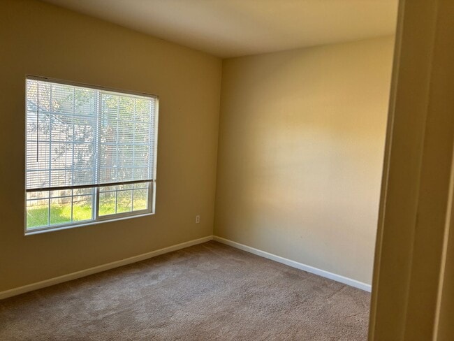 Building Photo - Cozy 2 Bed, 2 Bath Home