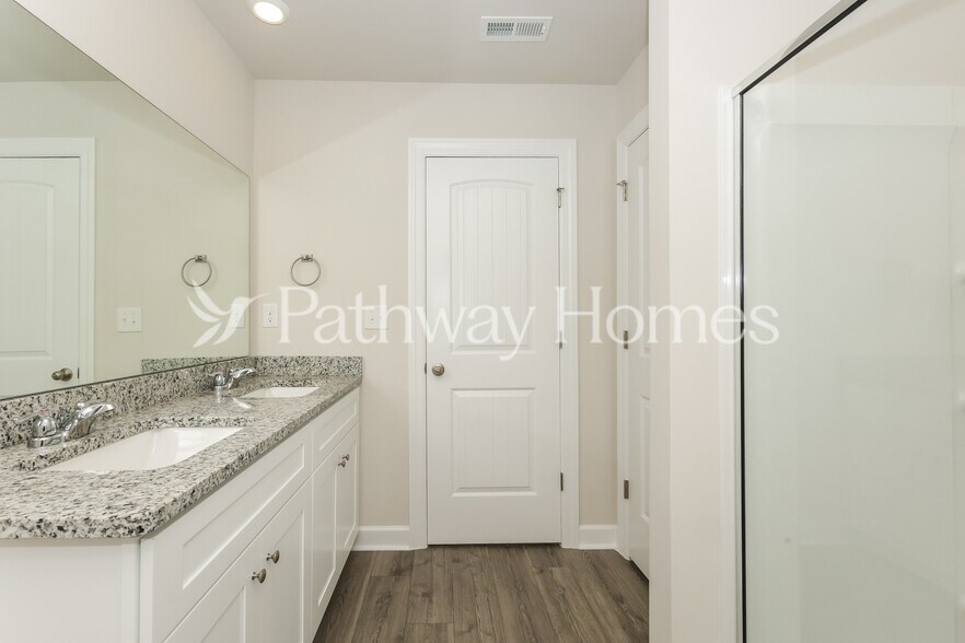 Building Photo - 3314 Quintana Dr