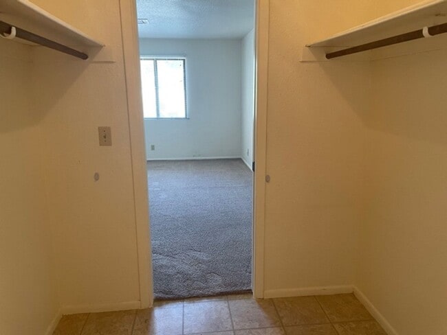 Building Photo - El Condo unit 1 bed, 1 & 3/4 bath