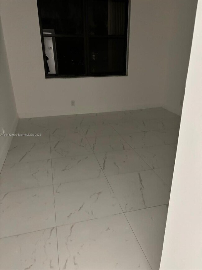 Building Photo - 18151 NE 31st Ct