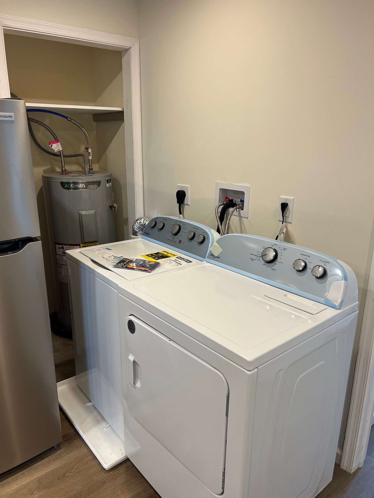 Washer and dryer - 300 Huntingdon Pike