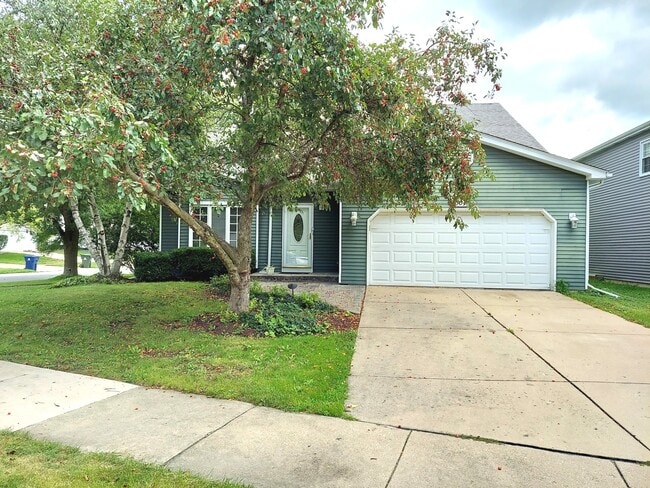 Building Photo - 2304 Nottingham Dr
