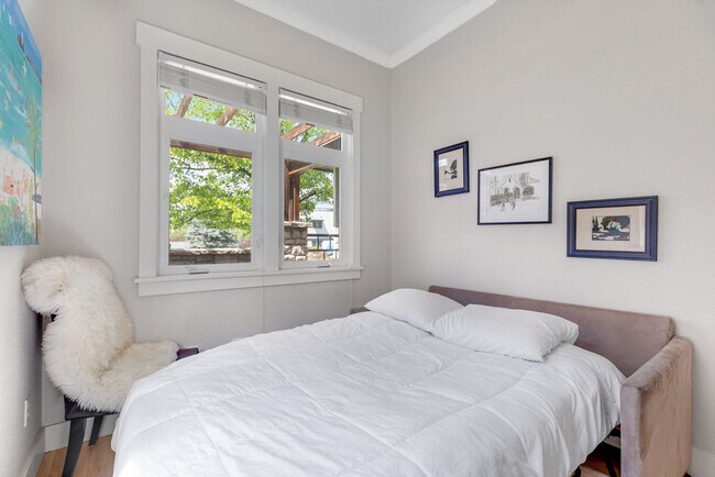Building Photo - 3060 S Rookery Ln