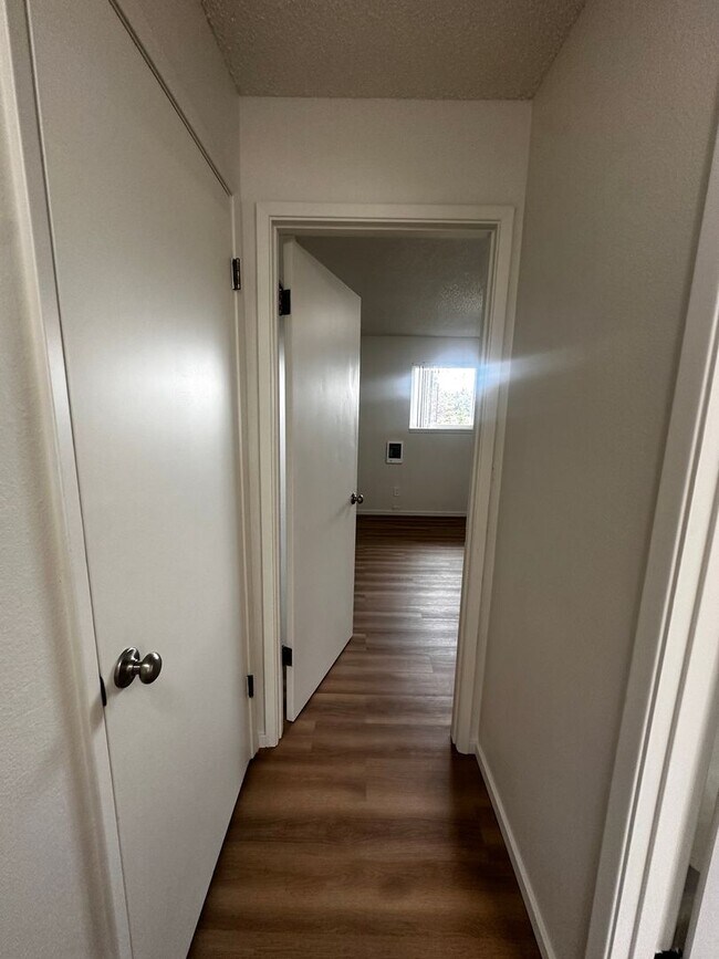 Building Photo - Spacious 3-Bedroom Apartment with Limited-...