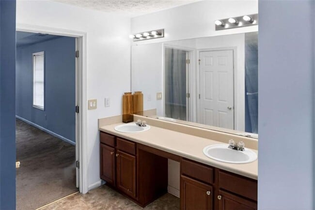 Building Photo - 905 Pownal Ln