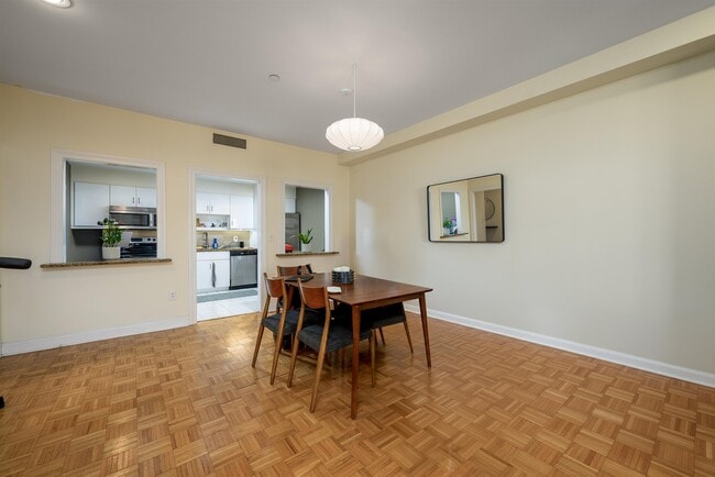 Building Photo - 207 Shearwater Ct W