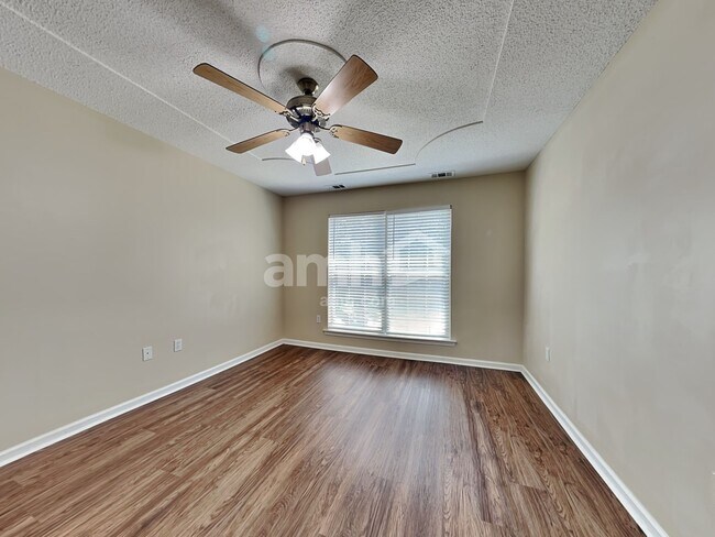 Building Photo - 130 Parkview Rd