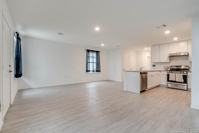 Building Photo - Super cute 3 Bedroom 2 Bath Home Southside...