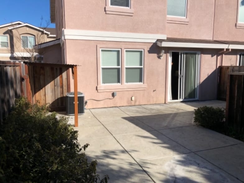 Building Photo - 3979 Clara Lee Ln