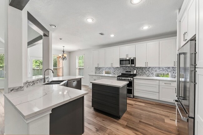 Building Photo - 2 Granite Path Pl