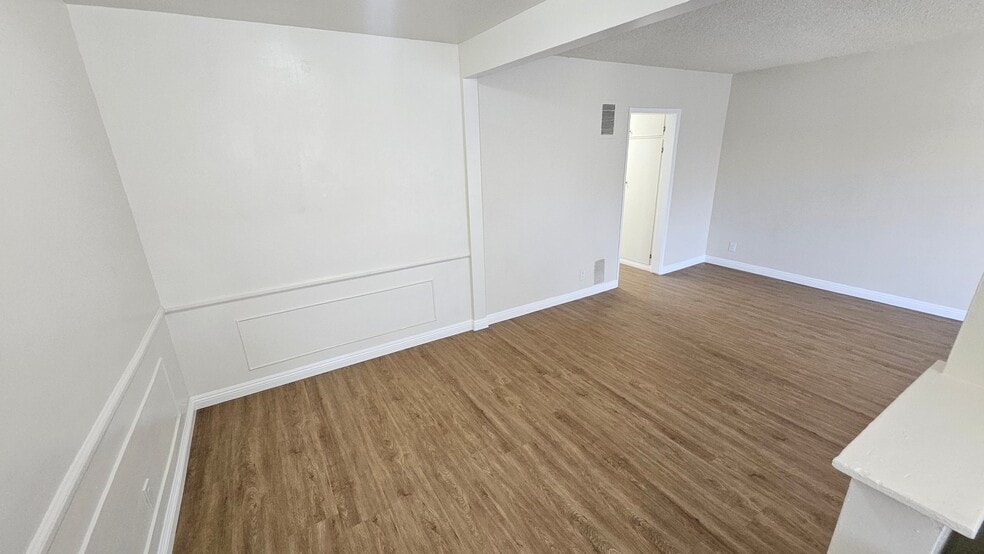 Building Photo - 3945 Stevely Ave