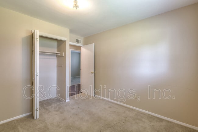 Building Photo - 119 S 200th E Ave
