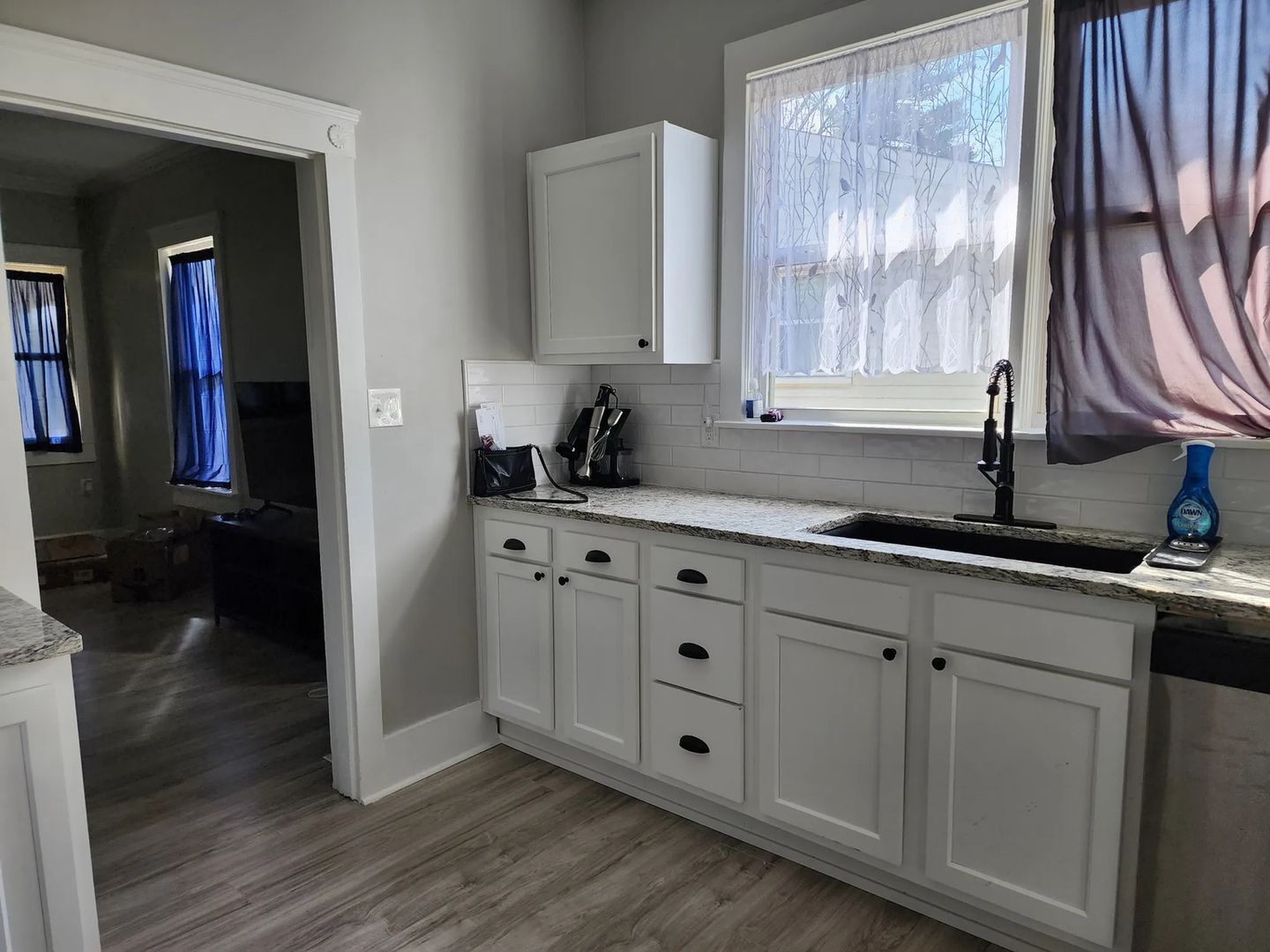 Building Photo - 1115 E 8th St