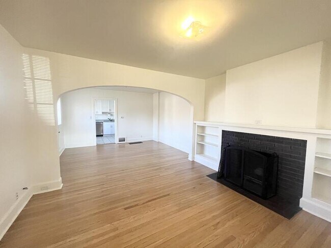 Building Photo - 361-361 Williams Ave S