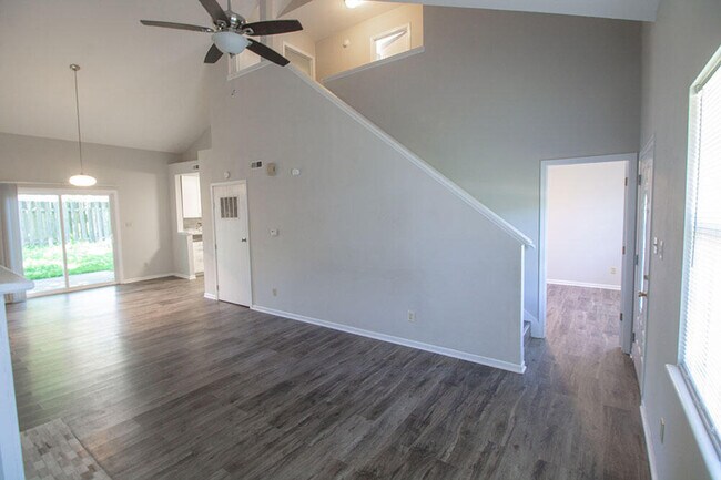 Building Photo - 3510 Forum Blvd