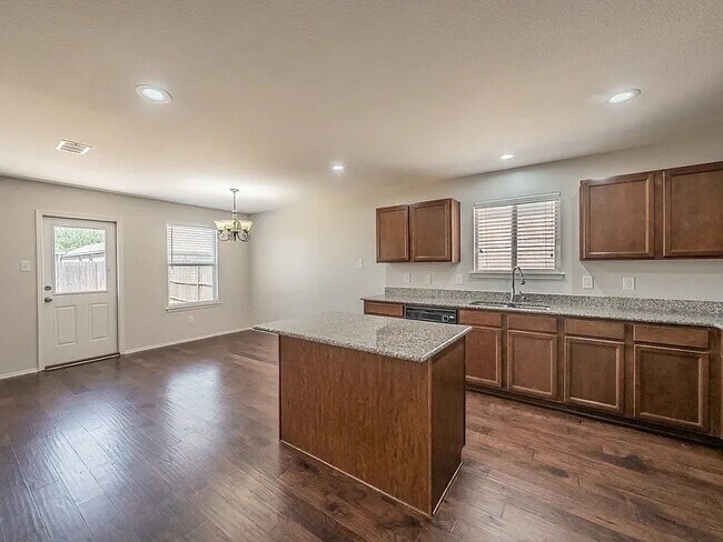 Building Photo - 7525 Berrenda Dr