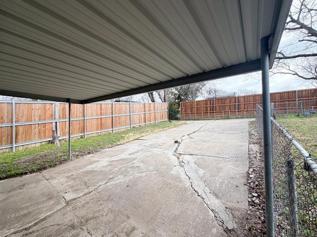 Building Photo - 304 Clary Dr