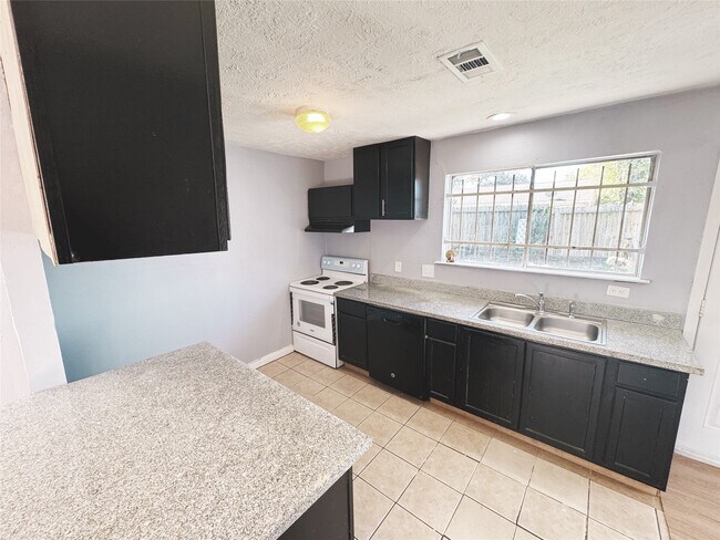 Building Photo - 5119 Prairie Ridge Rd