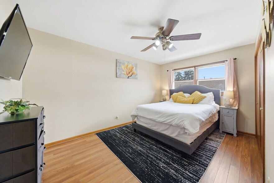 Building Photo - 1201-1203 Johnston Drive-SI ID1497747P