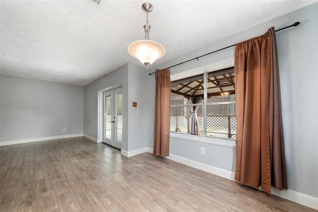 Building Photo - 5231 Wickview Ln