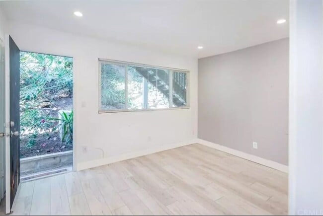 Building Photo - 871 Park Ave