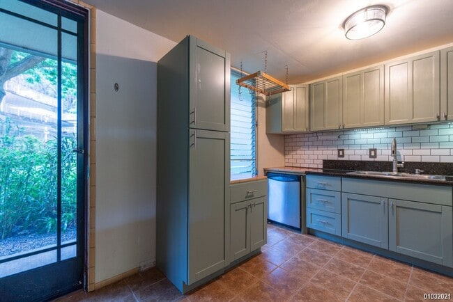 Building Photo - Pet Friendly 2-Bedroom, 1-Bath, 2-Parking ...