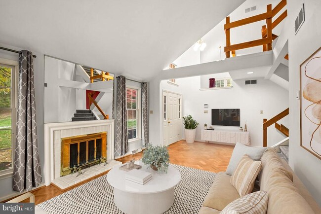 Building Photo - 1913 Meadow Ln