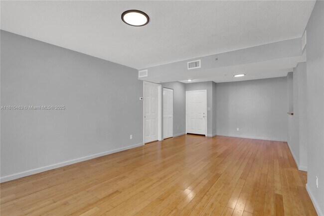 Building Photo - 609 E Sheridan St