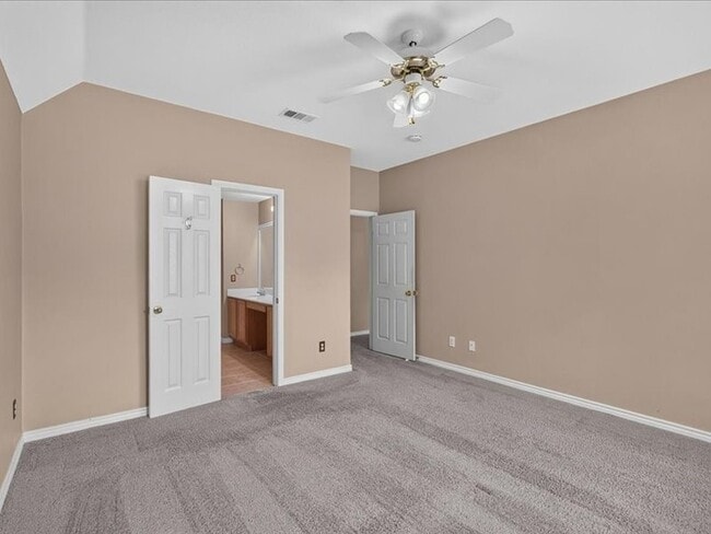 Building Photo - 5912 Meadowglen Dr
