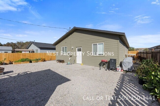 Building Photo - 427 2nd Ave SE